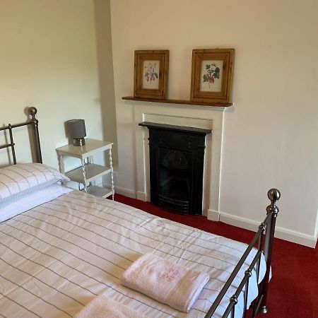 Character Dartmoor Cottage Йелвертън Екстериор снимка