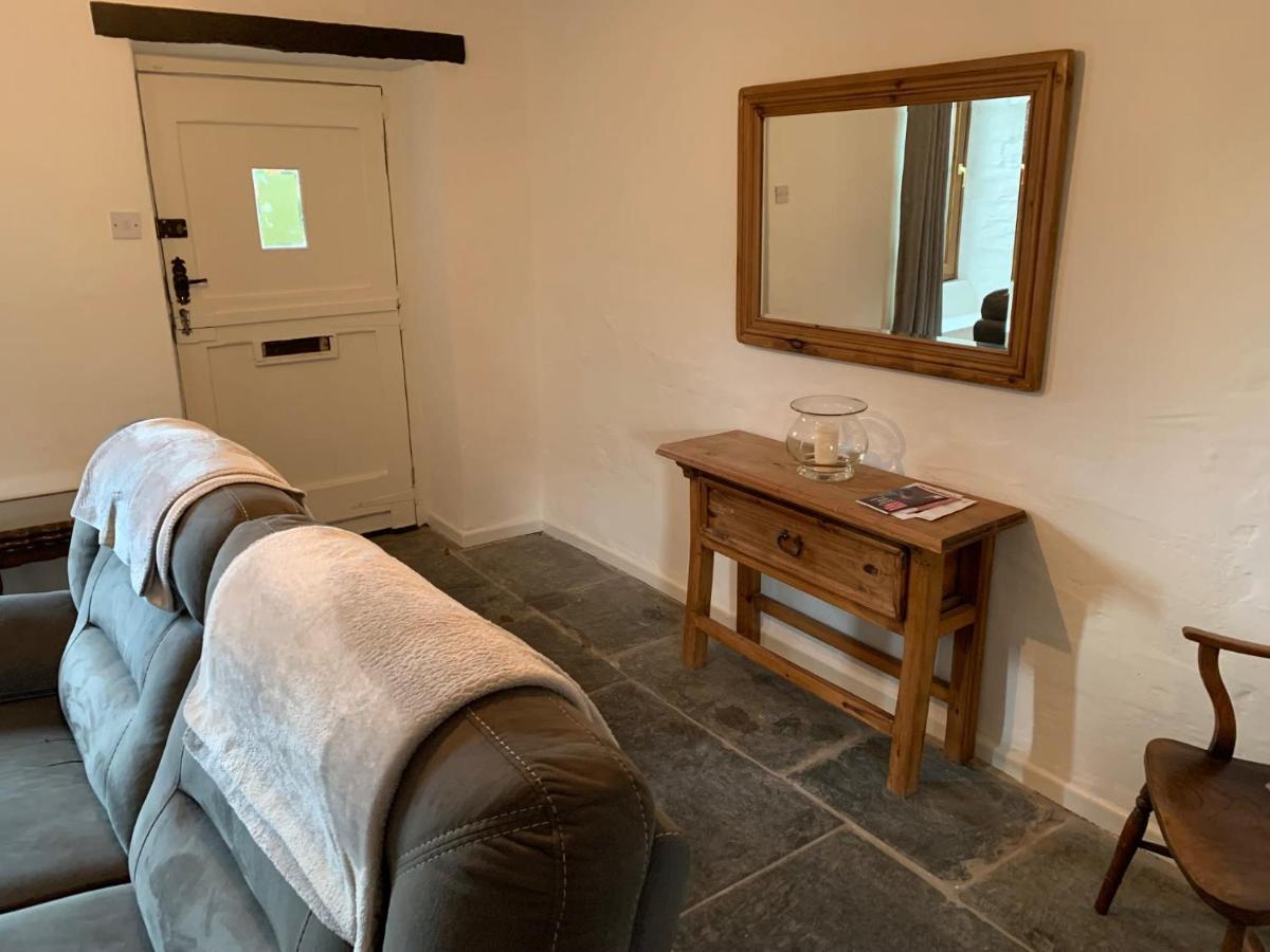 Character Dartmoor Cottage Йелвертън Екстериор снимка
