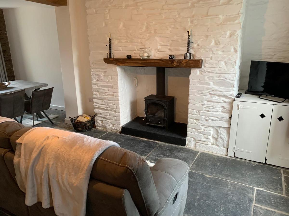 Character Dartmoor Cottage Йелвертън Екстериор снимка