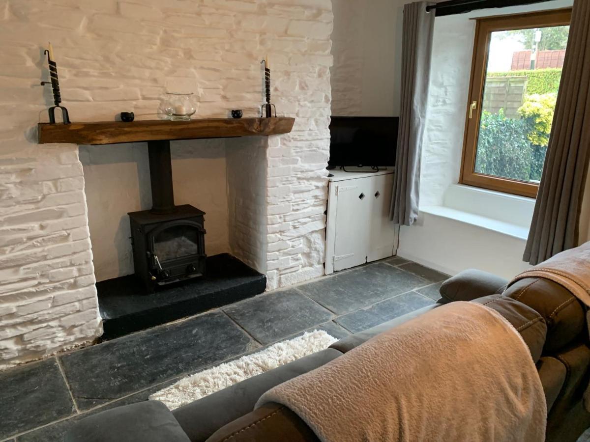 Character Dartmoor Cottage Йелвертън Екстериор снимка
