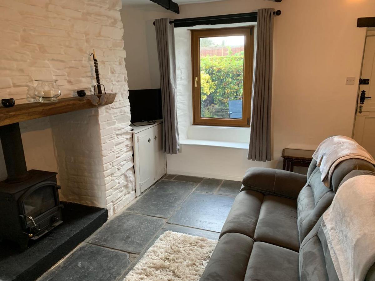 Character Dartmoor Cottage Йелвертън Екстериор снимка