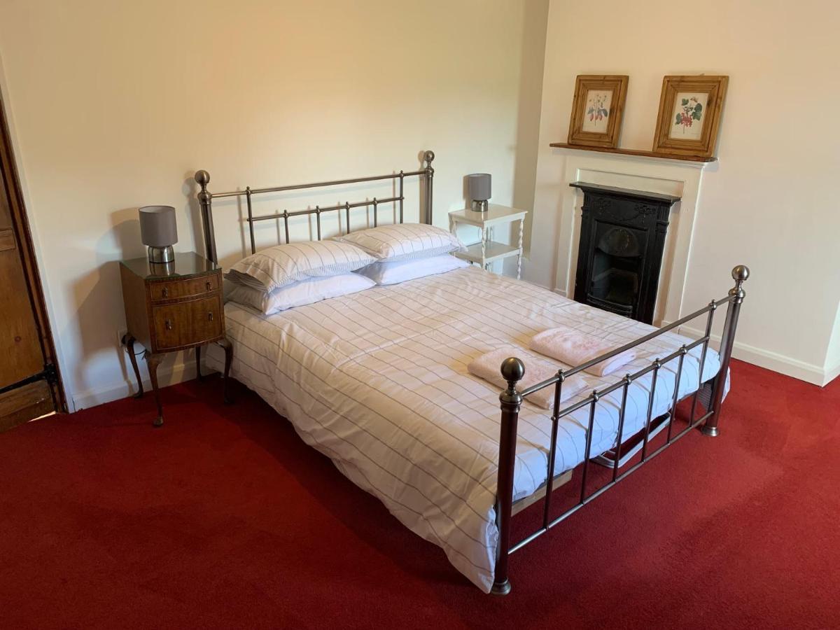 Character Dartmoor Cottage Йелвертън Екстериор снимка