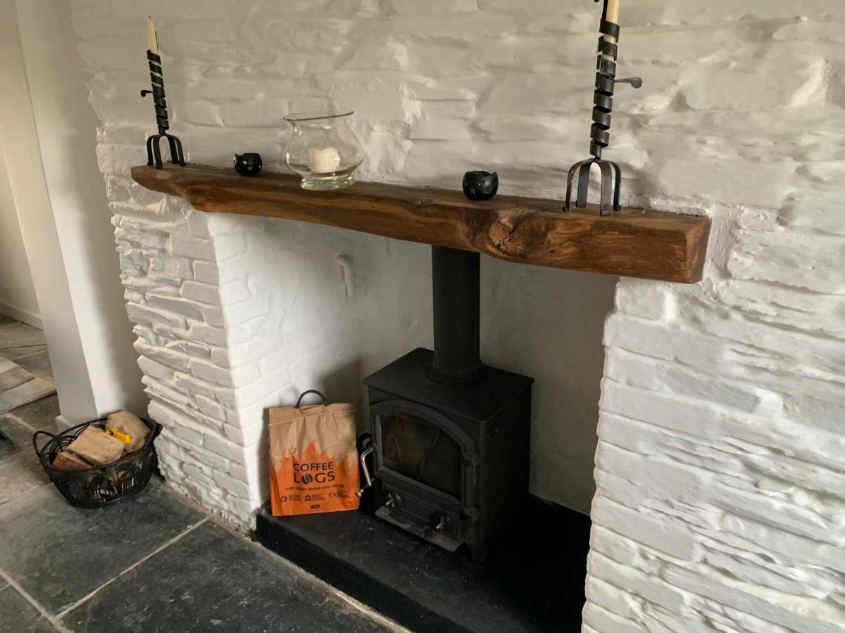 Character Dartmoor Cottage Йелвертън Екстериор снимка